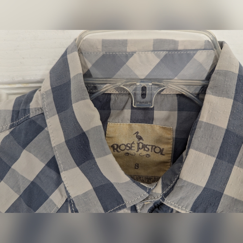 Rose Pistol Long-Sleeve Casual Button-up